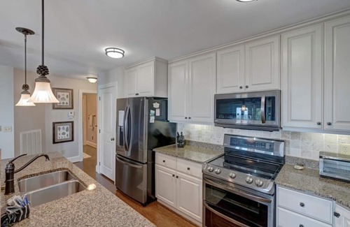 Banner Elk Condo | Grand Oaks RQ3- Mountain Views, Echota on the Ridge Gated Resort, Indoor/Outdoor Pools and Hot Tu.