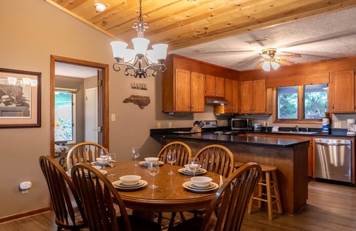 Seven Devils House | Grand View - Mountain Views, Pool Table, Fire Pit
