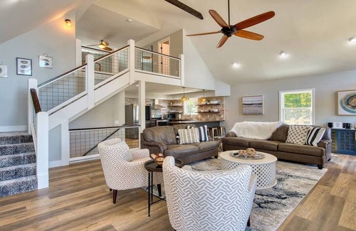 Hayesville House | Great Lake Escape by Chatuge Home Concierge Lakefront, private dock with boat slip, hot tub, fire pit