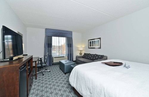 Greensboro Hotel | Hampton Inn & Suites Greensboro/Coliseum Area