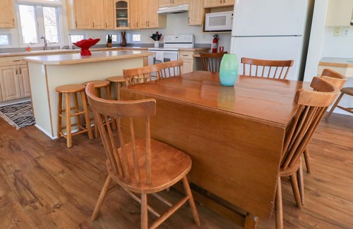 Emerald Isle House | Handicap Friendly,golf cart,community pool,easy beach access,Spinnaker's Reach