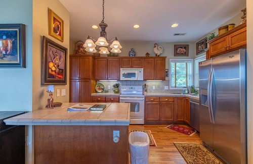 Blowing Rock House | Hangin Out - Stunning Mountain Views, Garage, Jacuzzi Tub