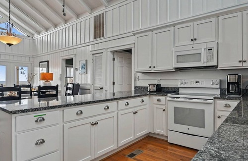 Holden Beach House | Heard the Waves - Comfortable, Cozy Oceanfront Beach Cottage!