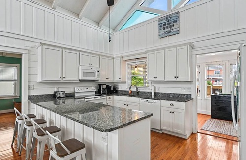 Holden Beach House | Heard the Waves - Comfortable, Cozy Oceanfront Beach Cottage!