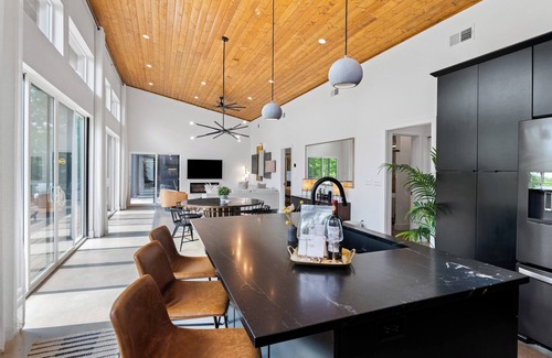 Weaverville House | Heated Pool + Hot Tubs + Cold Plunge | Events Allowed | 6BR Luxe Homes Sleeps 16