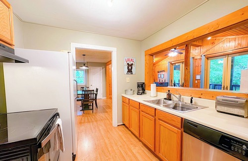 Whittier Cabin | Hidden Gem Cabin Near Cherokee & Bryson City | Secluded & Peaceful Setting