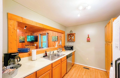 Whittier Cabin | Hidden Gem Cabin Near Cherokee & Bryson City | Secluded & Peaceful Setting