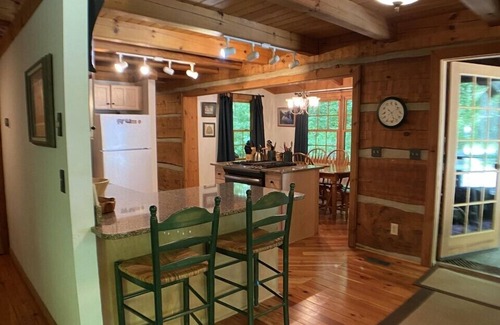 Highlands Cabin | Hideaway Cabin- Escape to this Log Cabin IN the woods