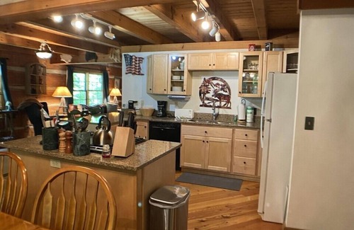 Highlands Cabin | Hideaway Cabin- Escape to this Log Cabin IN the woods
