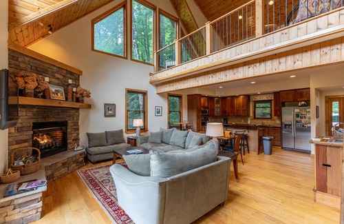 Seven Devils Cabin | Hideaway Mountain - On Seven Devils, Grandfather Mountain Views