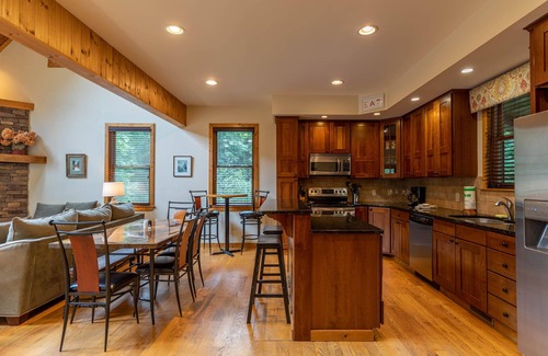 Seven Devils Cabin | Hideaway Mountain - On Seven Devils, Grandfather Mountain Views