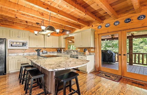 Maggie Valley House | High Hopes-3 bedroom, 3.5 Bath, Sleeps 9, Strong Internet