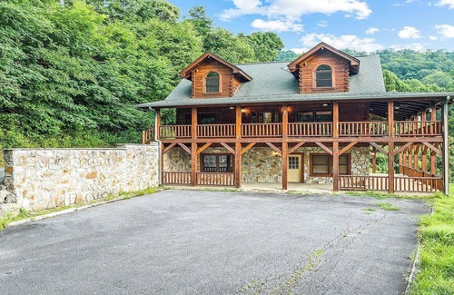 Maggie Valley House | High Hopes-3 bedroom, 3.5 Bath, Sleeps 9, Strong Internet