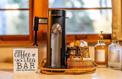 Highlands Hills Cabin | Highlands Escape with Views: 5 Min to Downtown