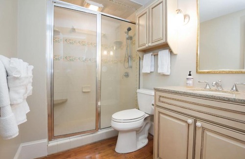 Charlotte Center City Apartment | Historical Loft - Center City - Private Balcony