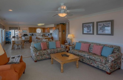 Holden Beach House | "Holden Peach" - Luxury Oceanfront Home, 4 Bedrooms/4.5 Bathrooms