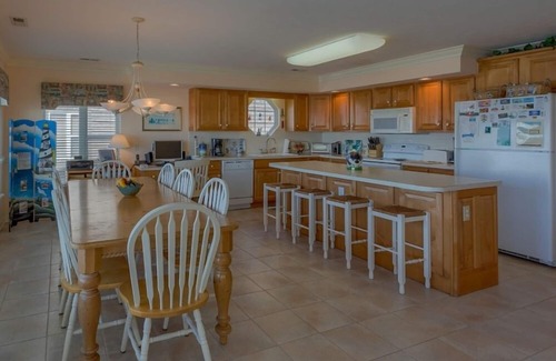 Holden Beach House | "Holden Peach" - Luxury Oceanfront Home, 4 Bedrooms/4.5 Bathrooms