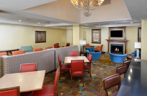 Greensboro Hotel | Holiday Inn Express Hotel & Suites Greensboro Airport Area, an IHG Hotel