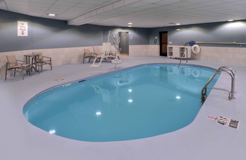 Southeast Raleigh Hotel | Holiday Inn Express & Suites Raleigh NE - Medical Ctr Area, an IHG Hotel