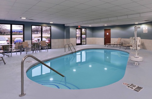 Southeast Raleigh Hotel | Holiday Inn Express & Suites Raleigh NE - Medical Ctr Area, an IHG Hotel