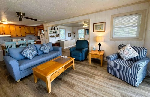 Ocracoke House | Holloman House: Dog friendly home with plenty of space