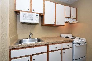 Greensboro Hotel | HomeTowne Studios & Suites by Red Roof Greensboro