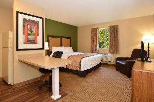 Greensboro Hotel | HomeTowne Studios & Suites by Red Roof Greensboro