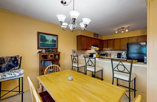 Banner Elk Condo | Homey condo with great ski slope & sunset view, pool, hot tub & fireplace