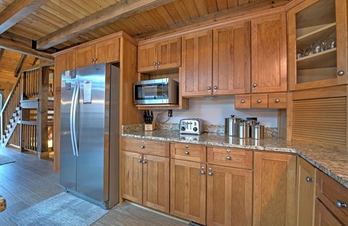 Burnsville Cabin | Hot Tub, Game Room & Valley Views + Biltmore Pass | Peaceful Mountain Lodge