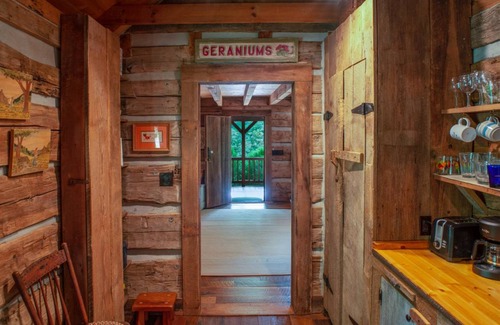 Pisgah Forest House | House ∙ 1 bedroom ∙ 4 guests