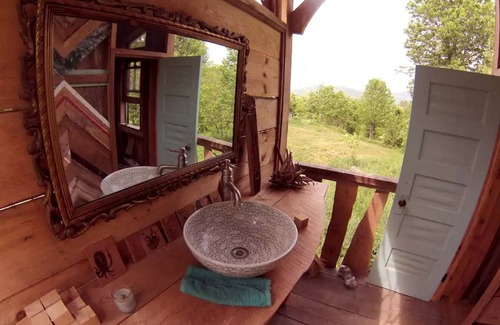 Weaverville House | House ∙ 1 bedroom ∙ 2 guests