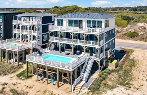 Oak Island House | House ∙ 13 bedrooms ∙ 38 guests
