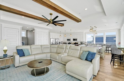 Oak Island House | House ∙ 13 bedrooms ∙ 38 guests