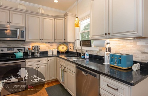 Black Mountain House | House ∙ 2 bedrooms ∙ 4 guests