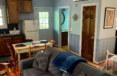Elkin House | House ∙ 2 bedrooms ∙ 4 guests