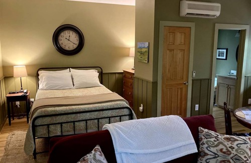 Elkin House | House ∙ 2 bedrooms ∙ 4 guests