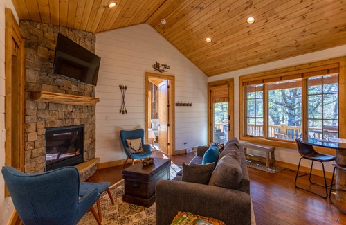 Elk Park House | House ∙ 2 bedrooms ∙ 5 guests