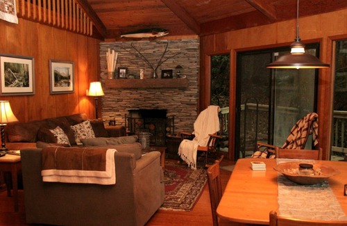 Burnsville House | House ∙ 2 bedrooms ∙ 6 guests