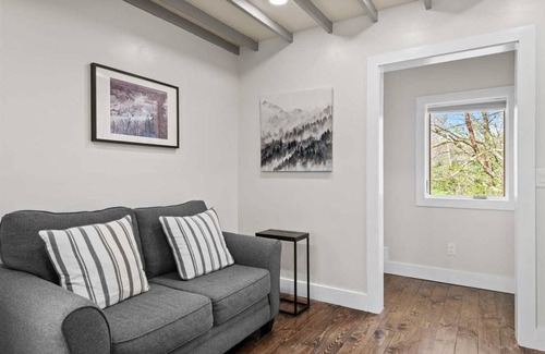 Charter Hills House | House ∙ 3 bedrooms ∙ 10 guests