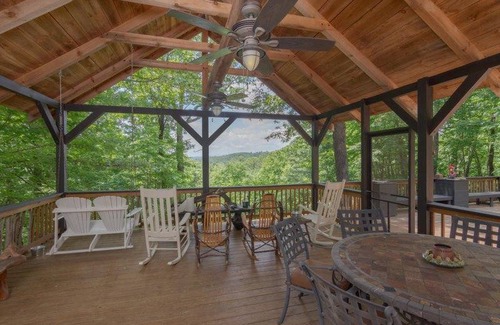 Hendersonville House | House ∙ 3 bedrooms ∙ 6 guests