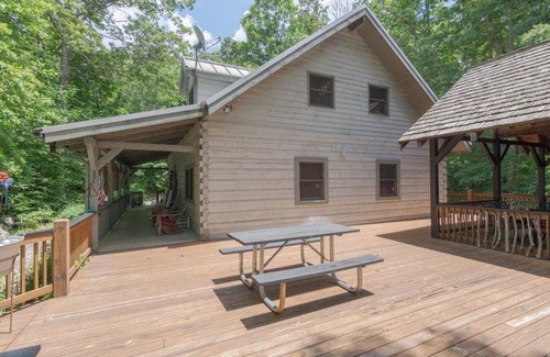 Hendersonville House | House ∙ 3 bedrooms ∙ 6 guests