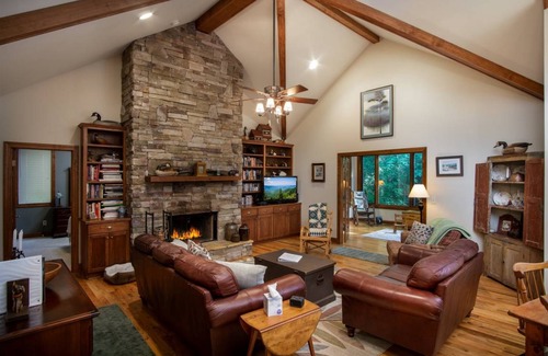 Brevard House | House ∙ 3 bedrooms ∙ 6 guests