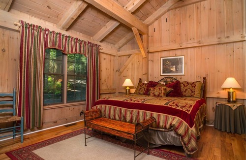 Brevard House | House ∙ 3 bedrooms ∙ 6 guests