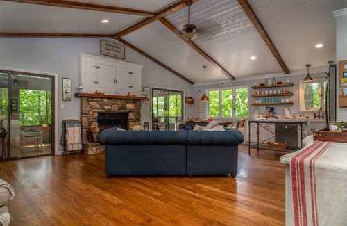 Brevard House | House ∙ 3 bedrooms ∙ 8 guests