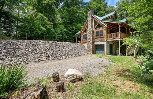 Zionville House | House ∙ 3 bedrooms ∙ 9 guests