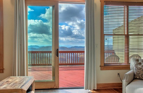 Wolf Laurel House | House ∙ 3 bedrooms ∙ 10 guests