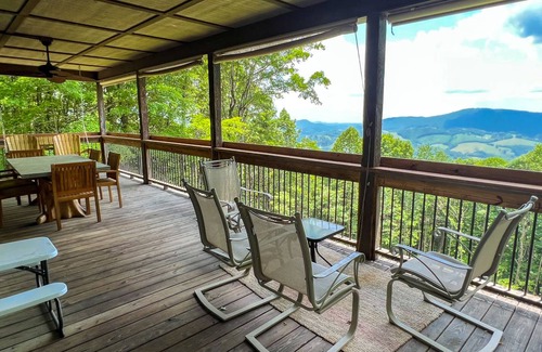 West Jefferson House | House ∙ 4 bedrooms ∙ 11 guests