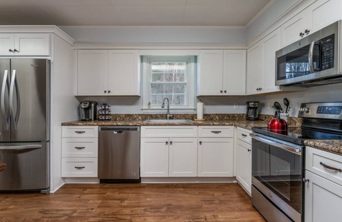 Brevard House | House ∙ 4 bedrooms ∙ 8 guests