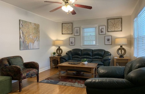 Brevard House | House ∙ 4 bedrooms ∙ 8 guests