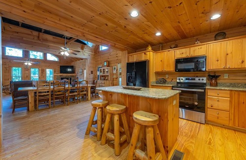Lake Lure House | House ∙ 4 bedrooms ∙ 12 guests